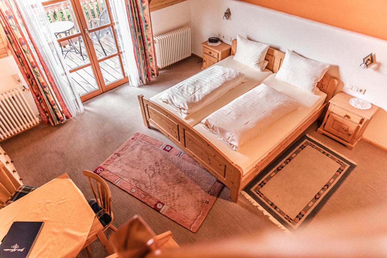 Gaestehaus Hellmer นอยชตัดท์ อัน แดร์ ไวน์ชตราเซอ ภายนอก รูปภาพ