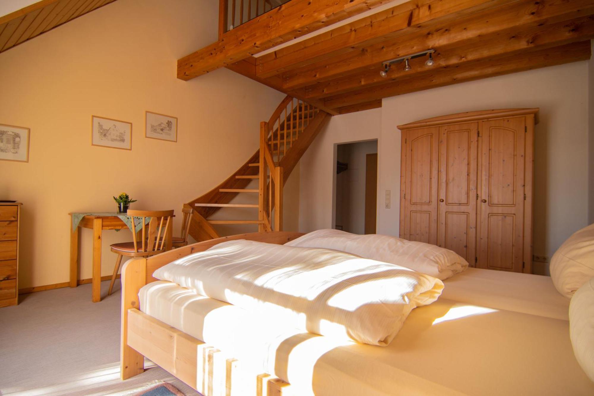 Gaestehaus Hellmer นอยชตัดท์ อัน แดร์ ไวน์ชตราเซอ ภายนอก รูปภาพ