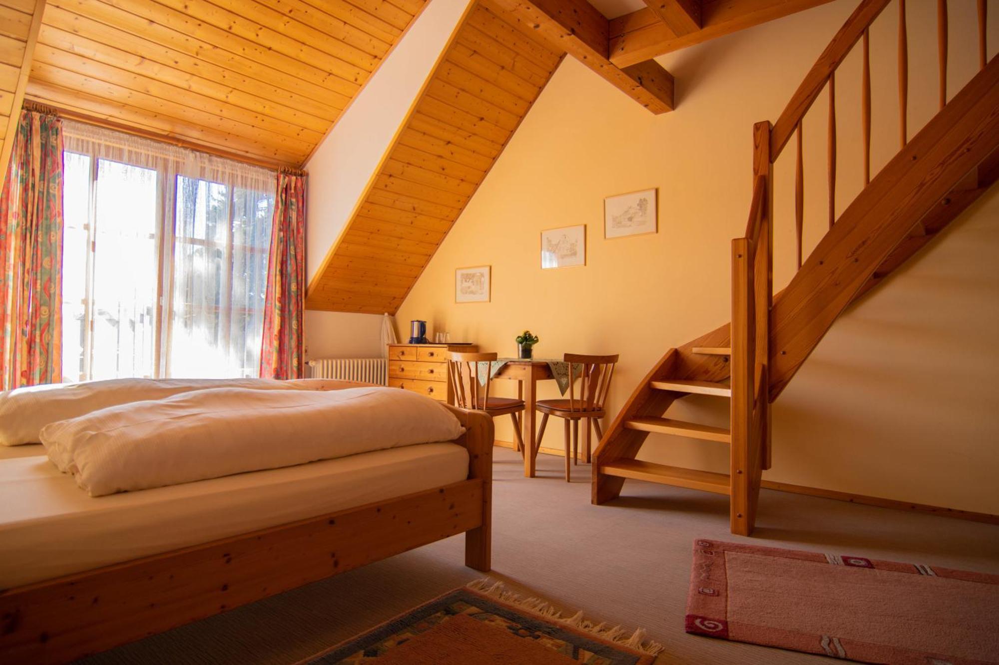 Gaestehaus Hellmer นอยชตัดท์ อัน แดร์ ไวน์ชตราเซอ ภายนอก รูปภาพ